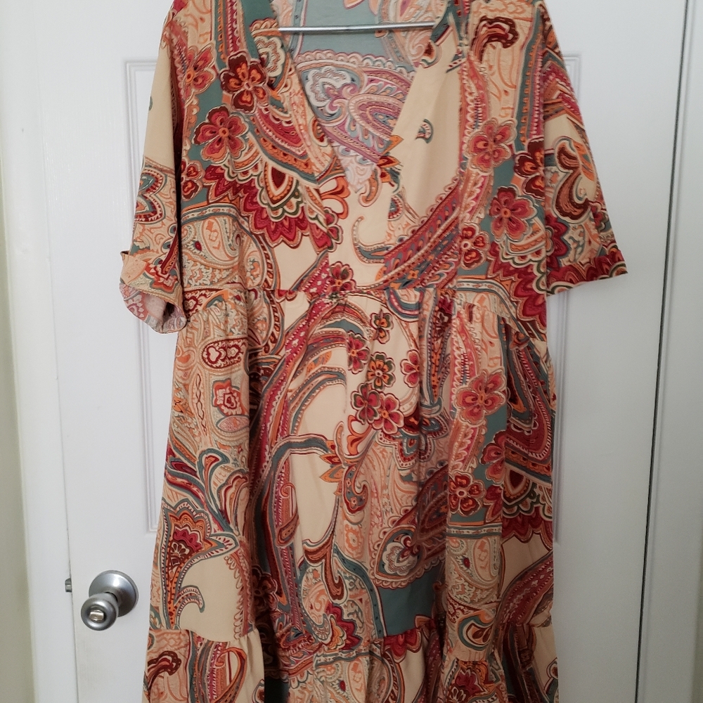 $15 Or Bundle 3 For $35  Pretty Deep V Paisley Boho Dress